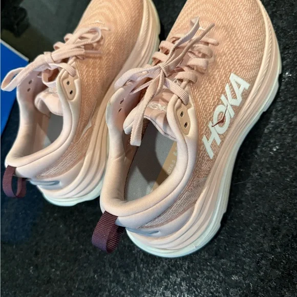 Hoka Women's Gaviota 5 size 7.5 with low mileage - Picture 5 of 10